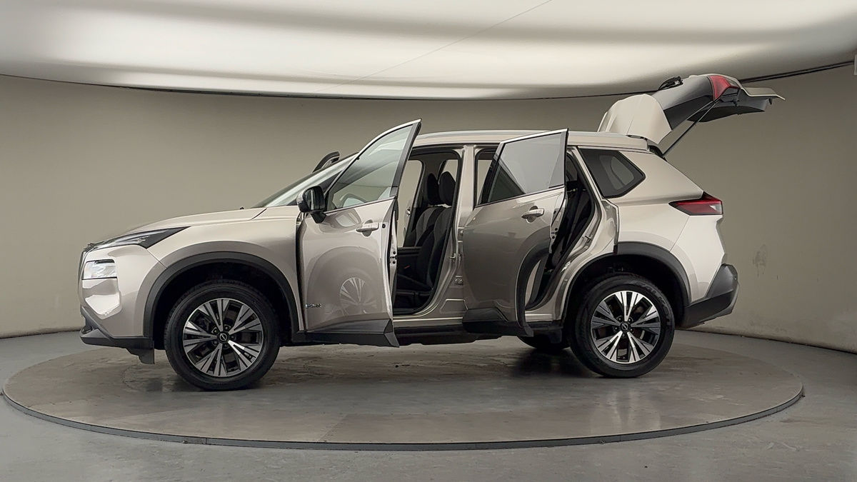 More views of Nissan X-Trail