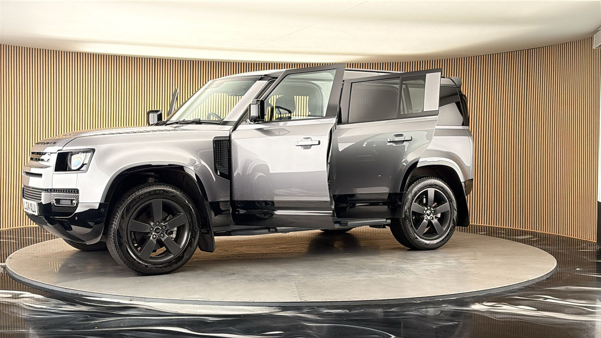 More views of Land Rover Defender 110