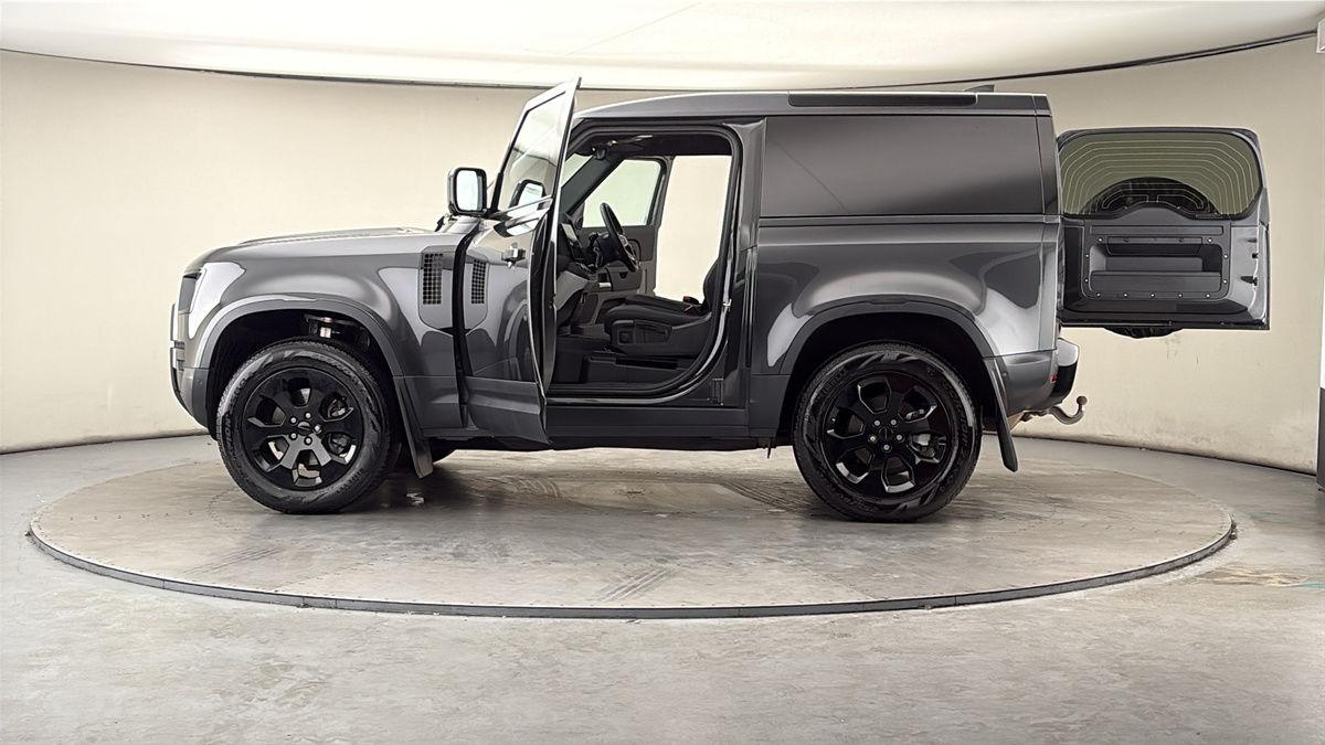More views of Land Rover Defender 90
