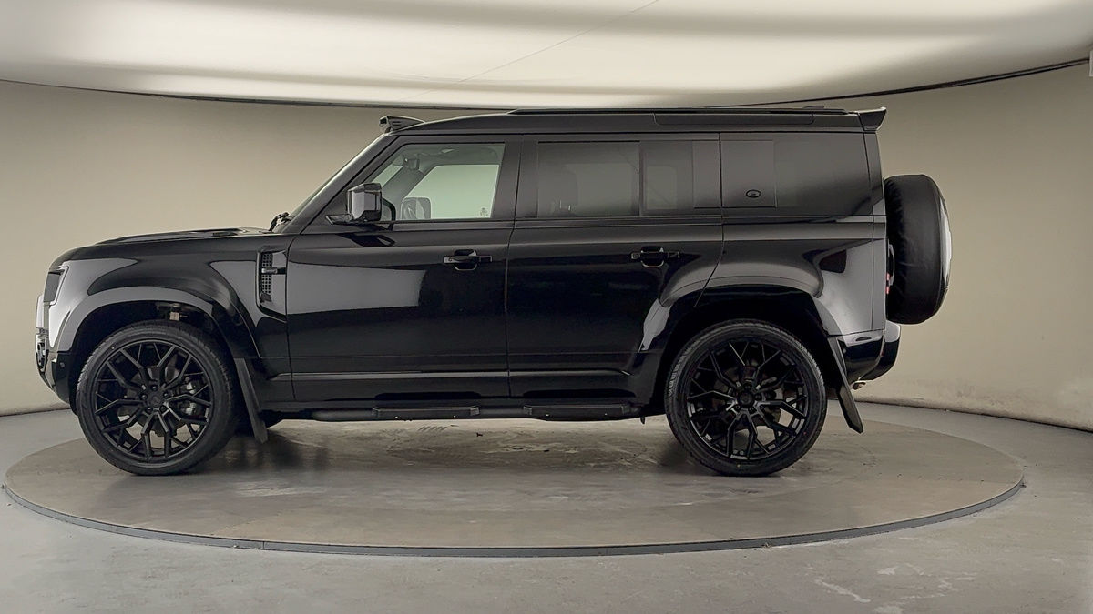 Land Rover Defender 110 Urban Image 27