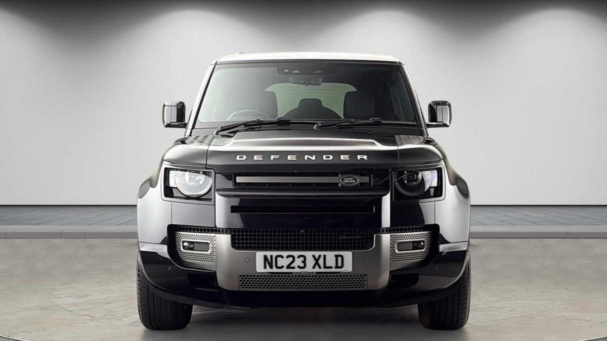 Land Rover Defender 110 Image 3