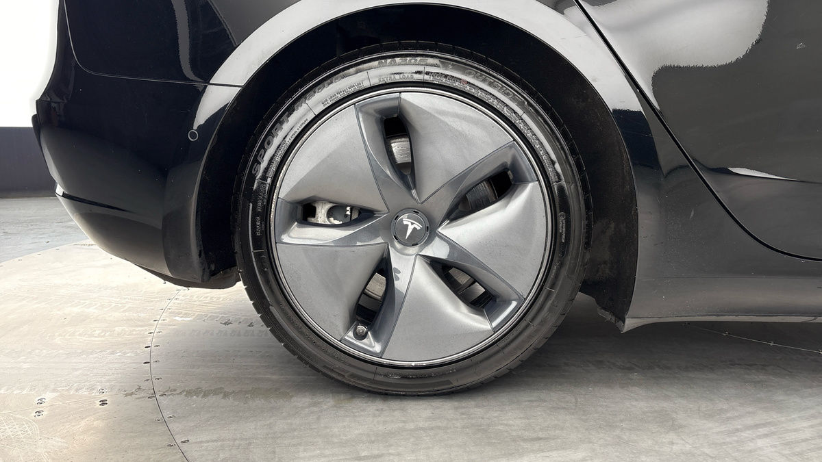 Tesla Model 3 Image 10