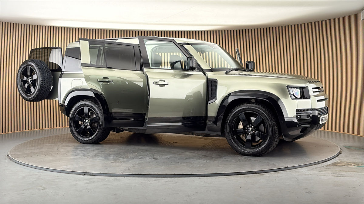 More views of Land Rover Defender 110