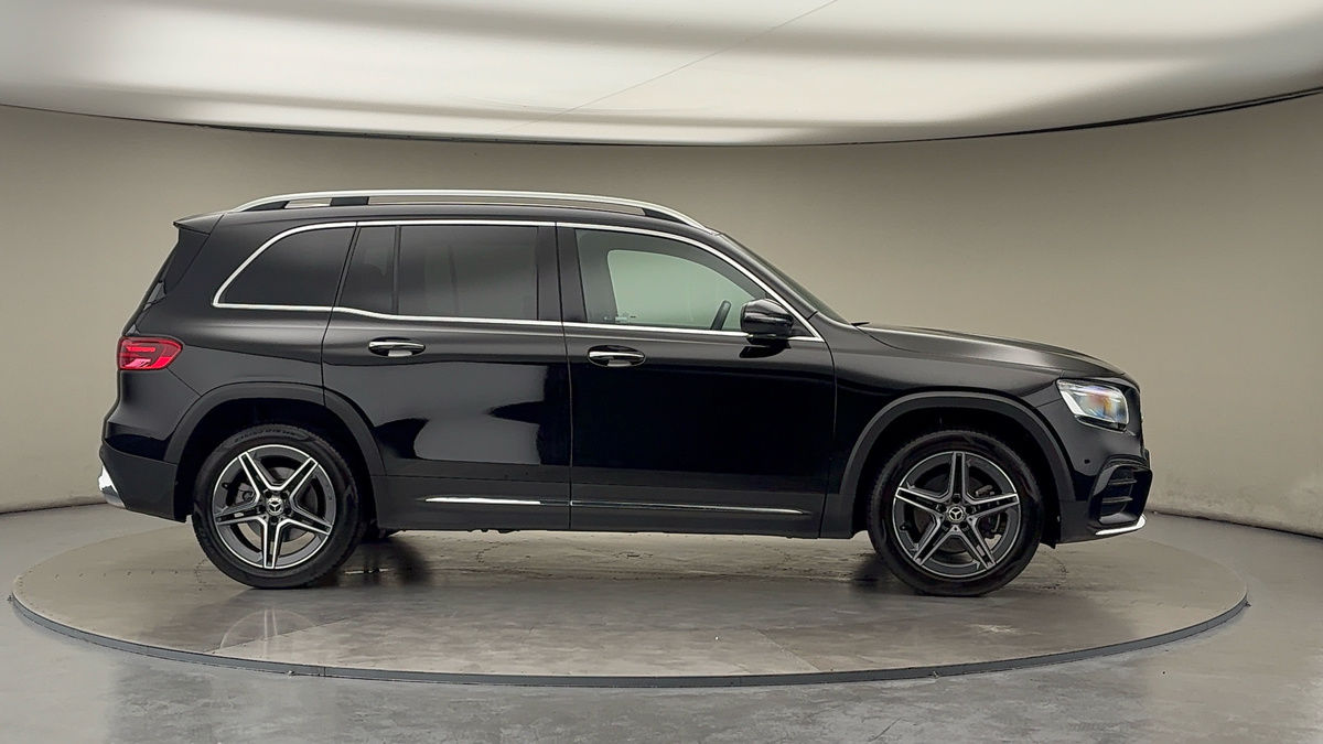 Mercedes-Benz GLB Image 16