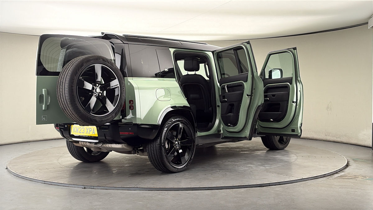 More views of Land Rover Defender 110