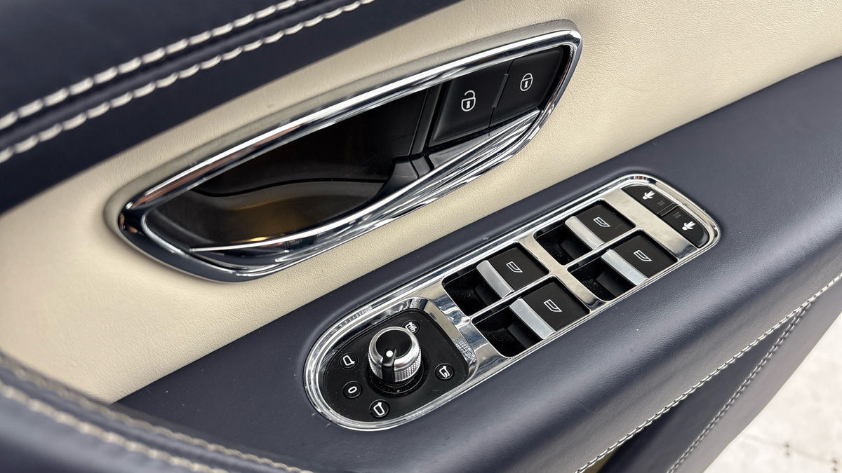 Bentley Bentayga Image 28