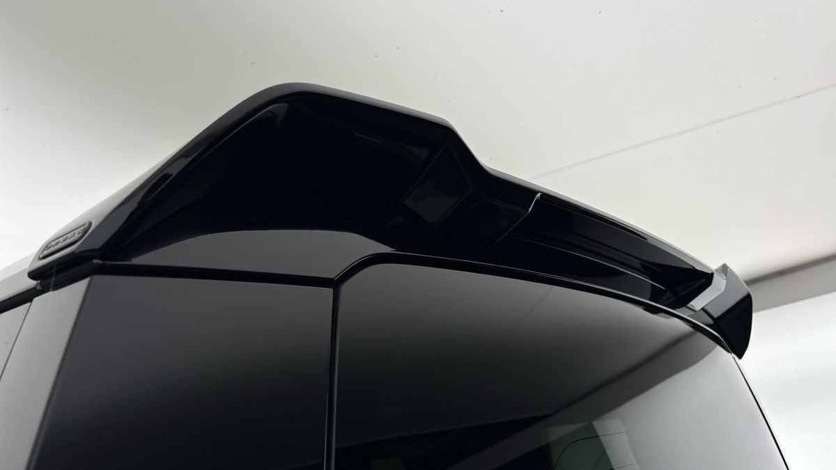 Land Rover Defender 110 Urban Image 30