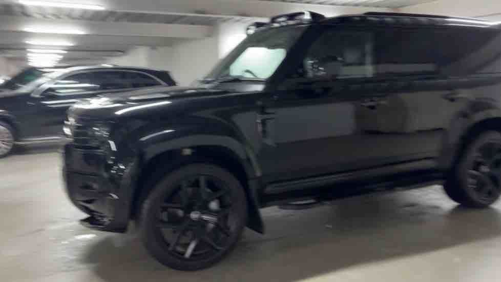 More views of Land Rover Defender 110