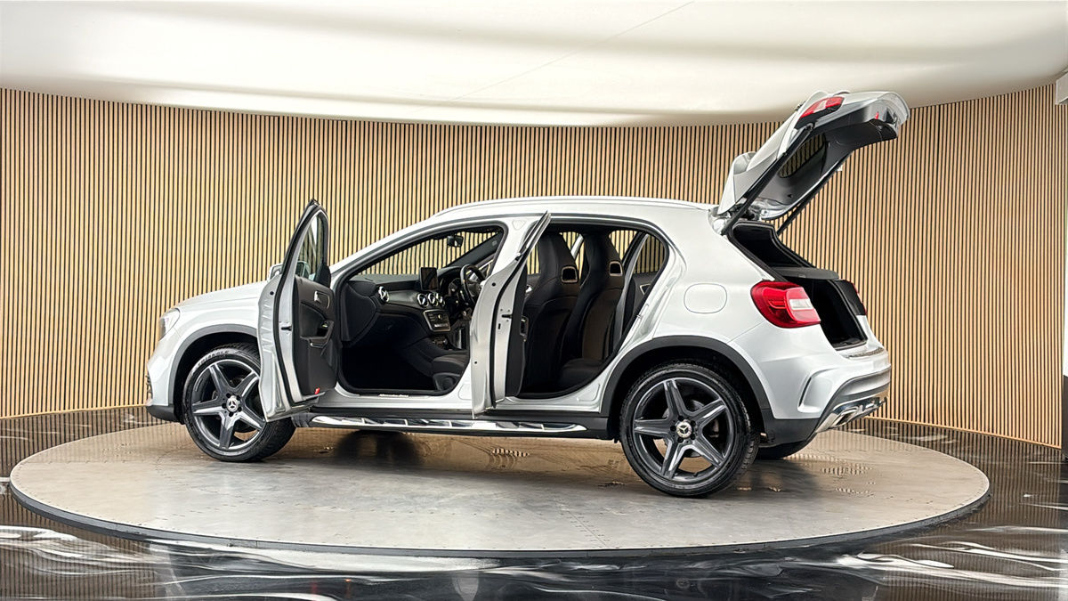 More views of Mercedes-Benz GLA