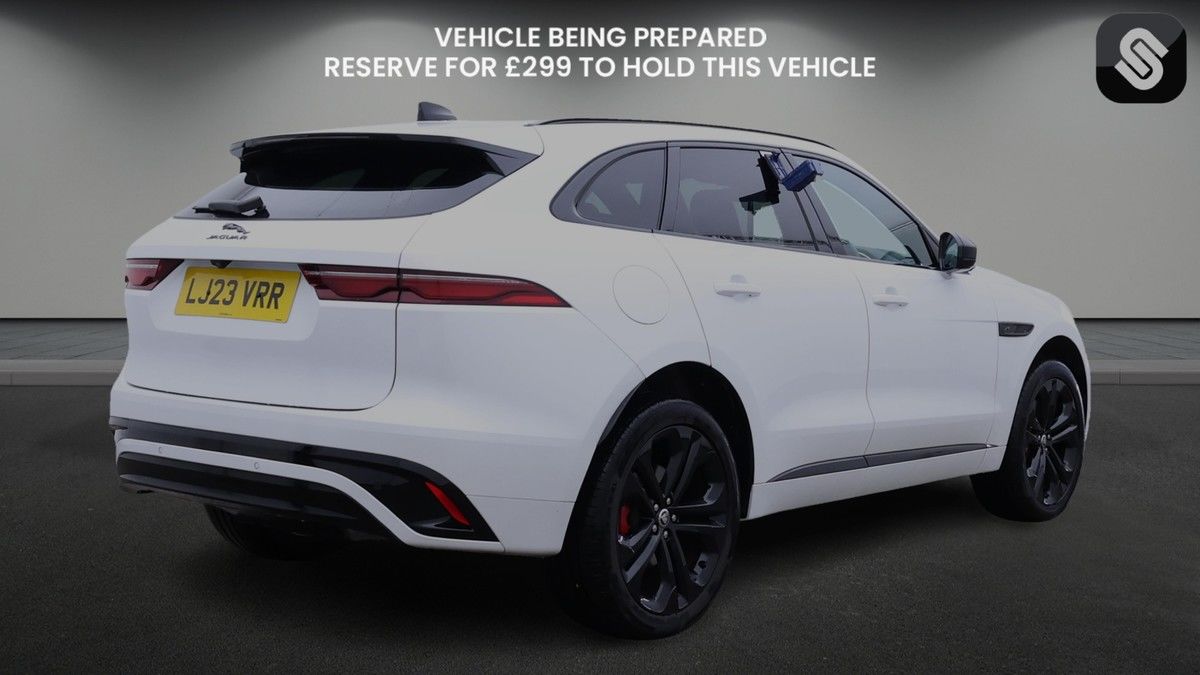Jaguar F-PACE Image 4