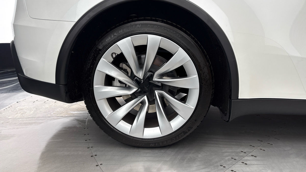 Tesla Model Y Image 10