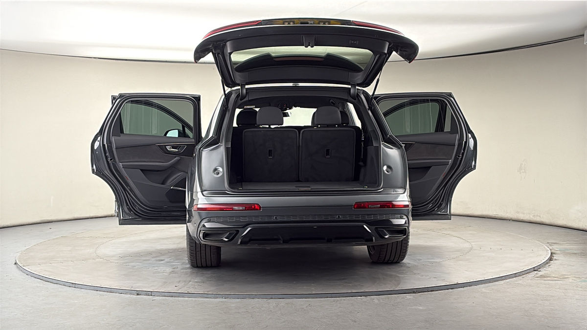 More views of Audi Q7