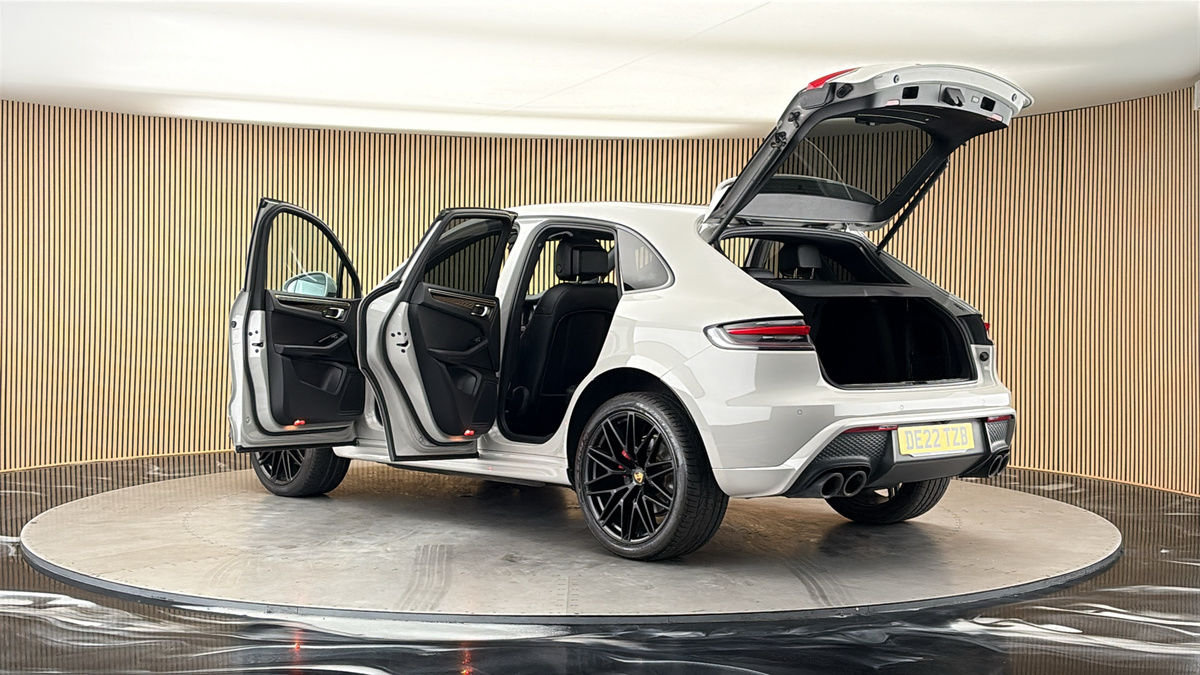 More views of Porsche Macan