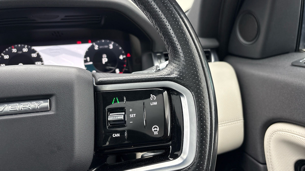 Land Rover Discovery Sport Image 14