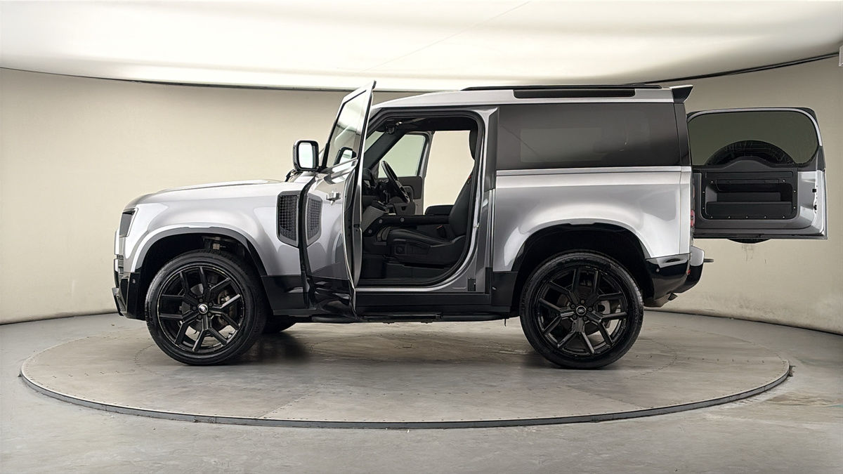 More views of Land Rover Defender 90