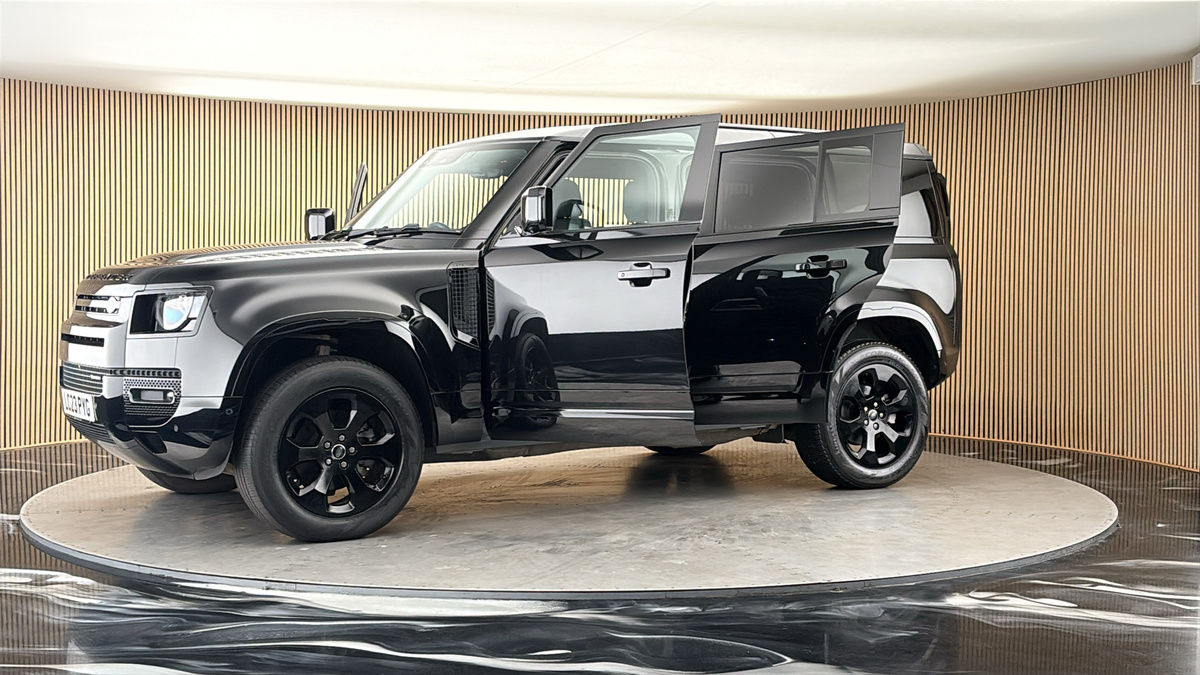 More views of Land Rover Defender 110