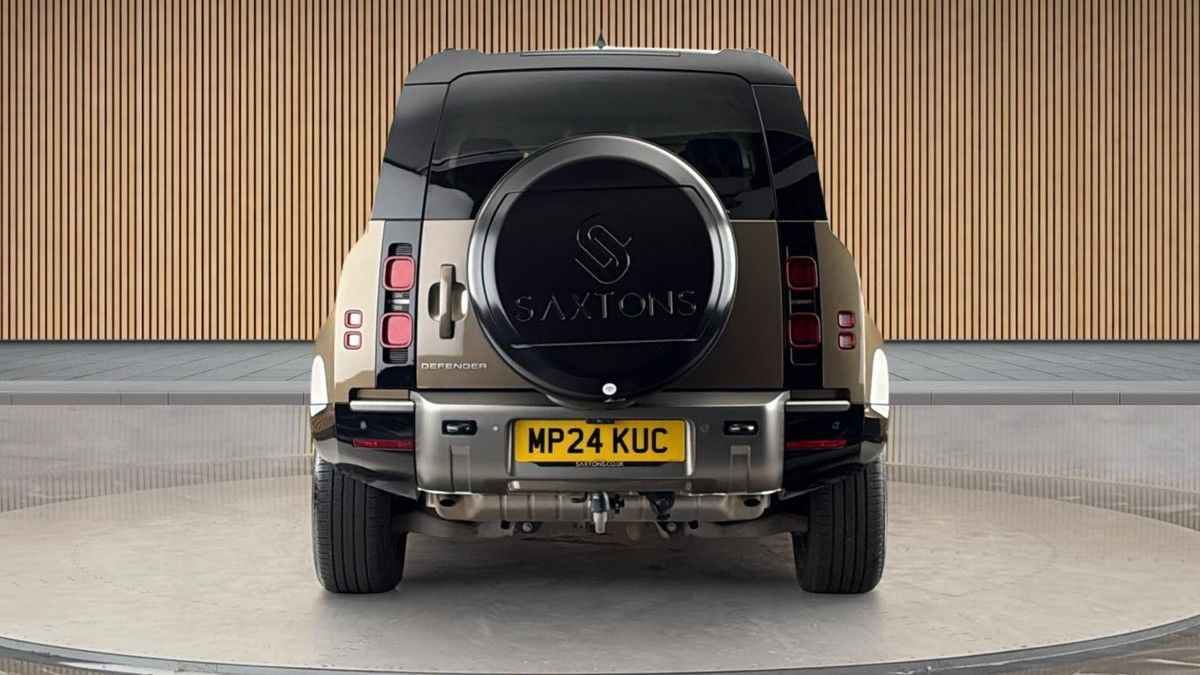 Land Rover Defender 110 Image 4