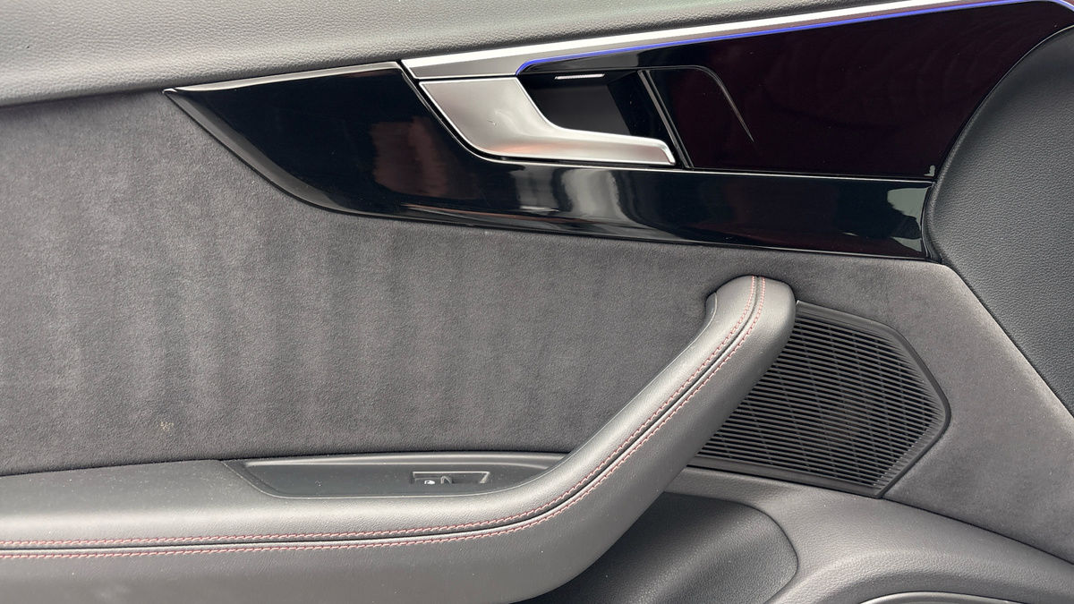 Audi S4 Avant Image 19