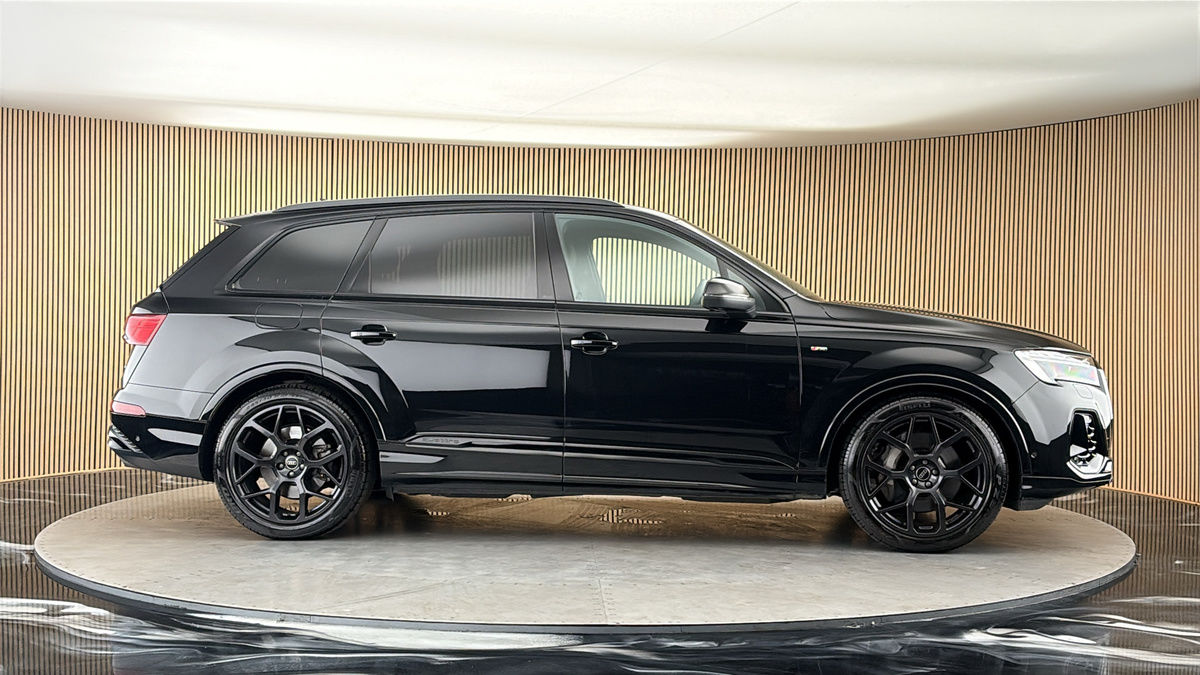 More views of Audi Q7