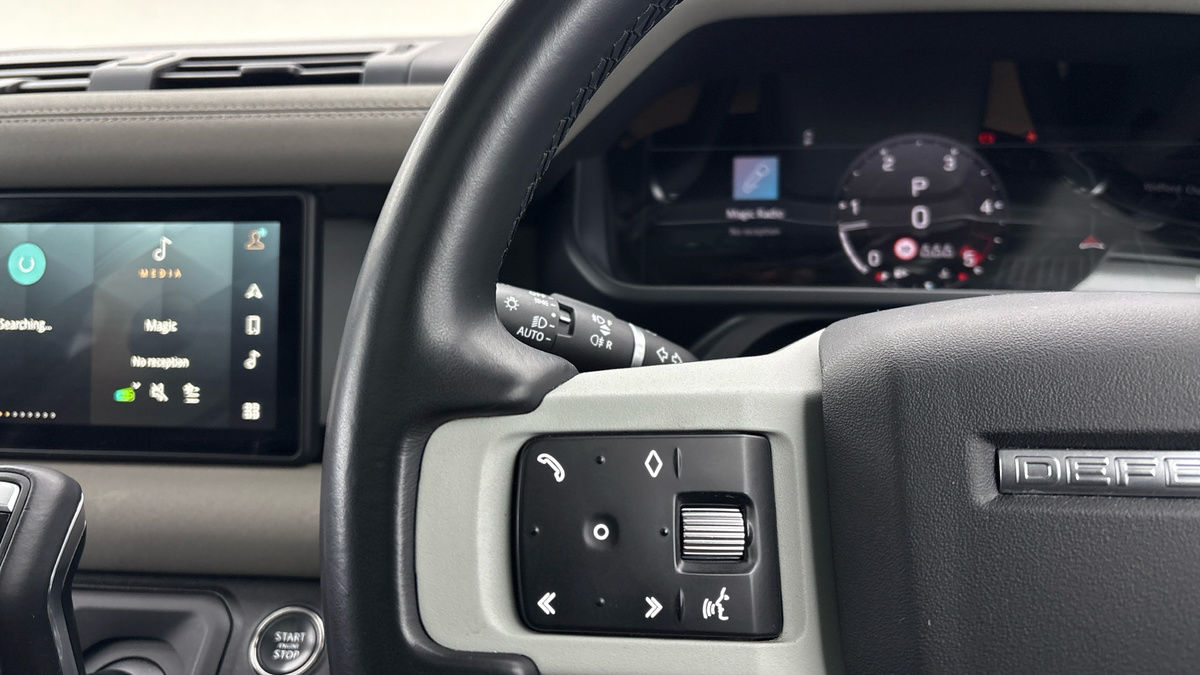 Land Rover Defender 110 Image 13