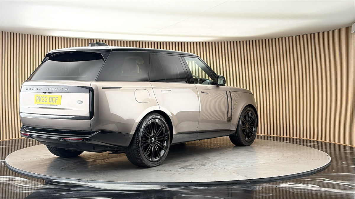 More views of Land Rover Range Rover