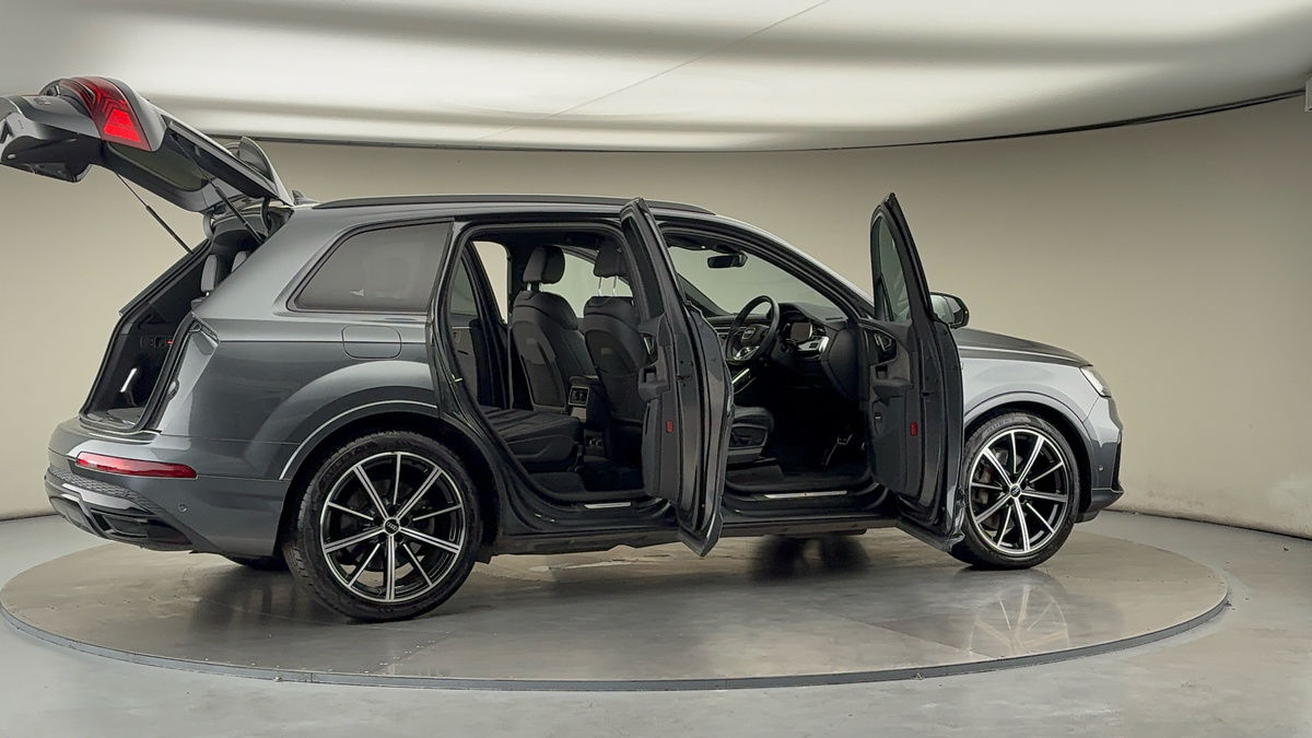 More views of Audi Q7