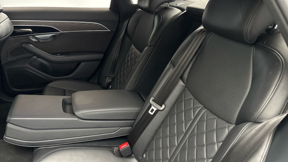 Audi A8 Image 9