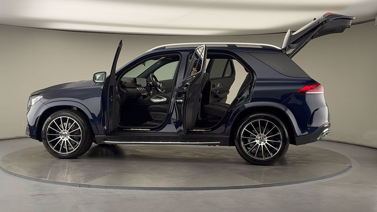 More views of Mercedes-Benz GLE