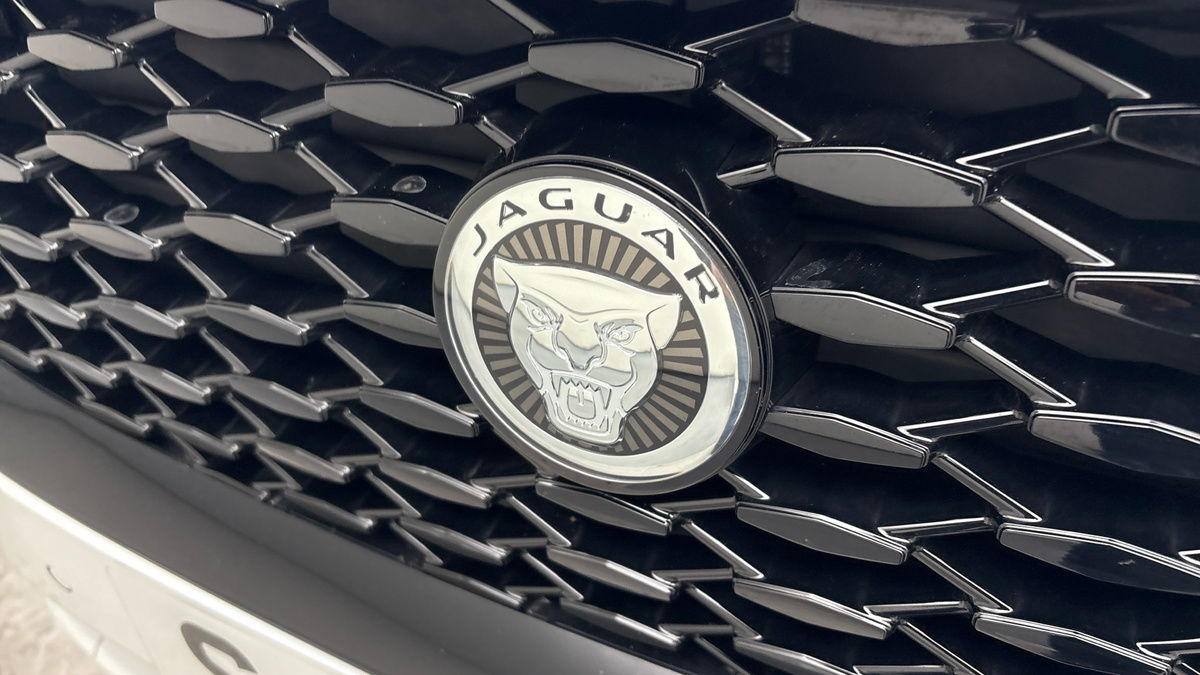 Jaguar E-PACE Image 24