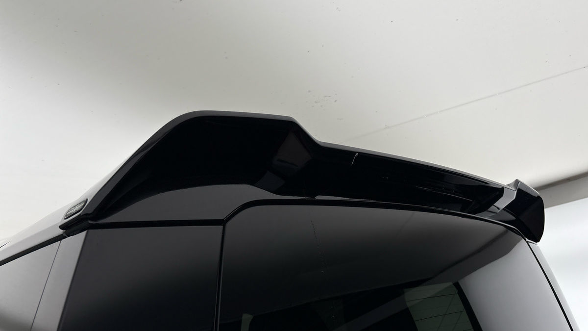 Land Rover Defender 90 Urban Image 25