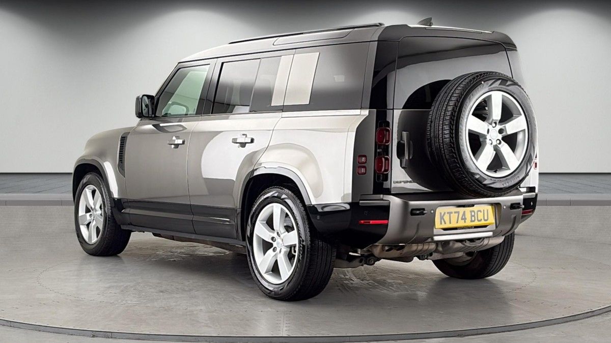 Land Rover Defender 110 Image 2