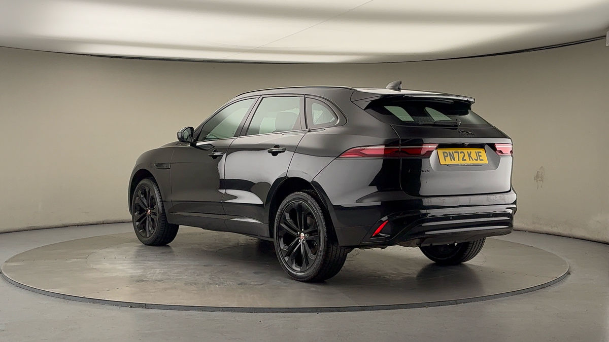 Jaguar F-PACE Image 2
