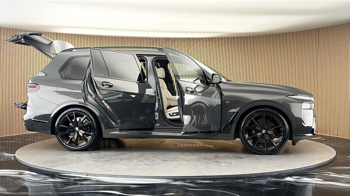More views of BMW X7