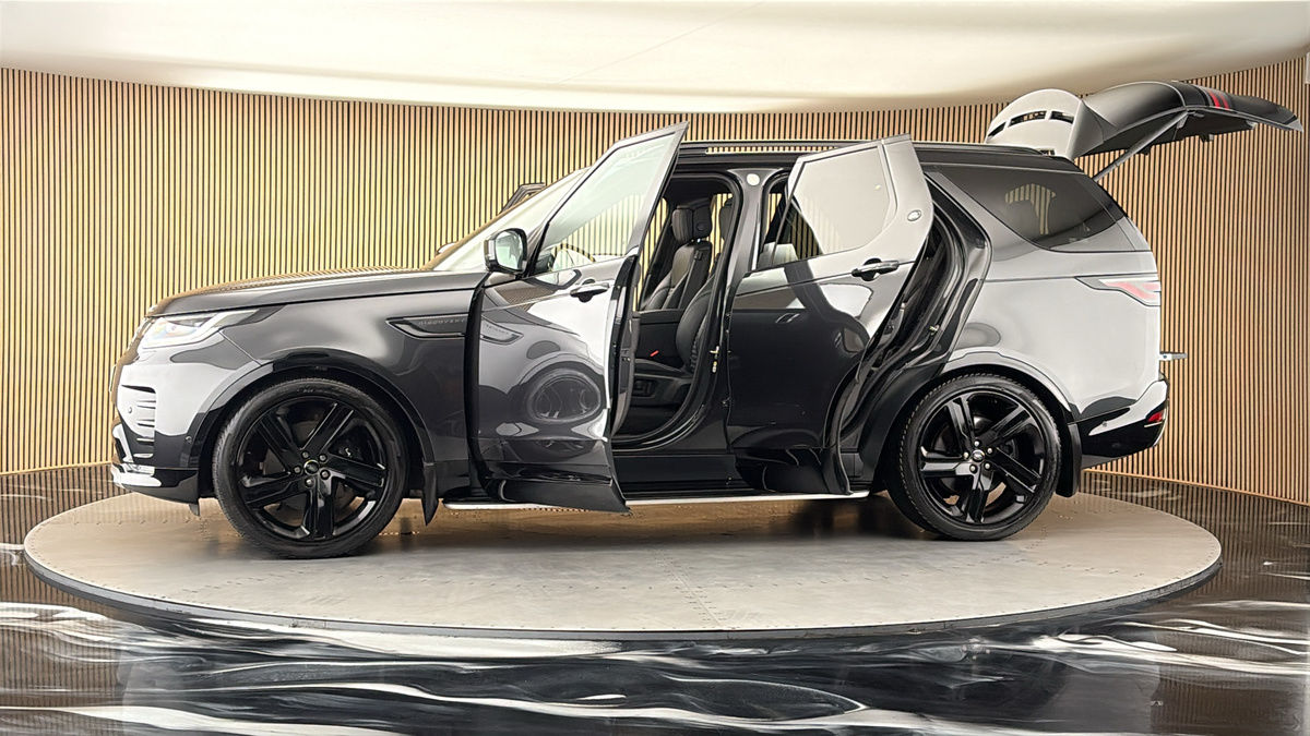 More views of Land Rover Discovery