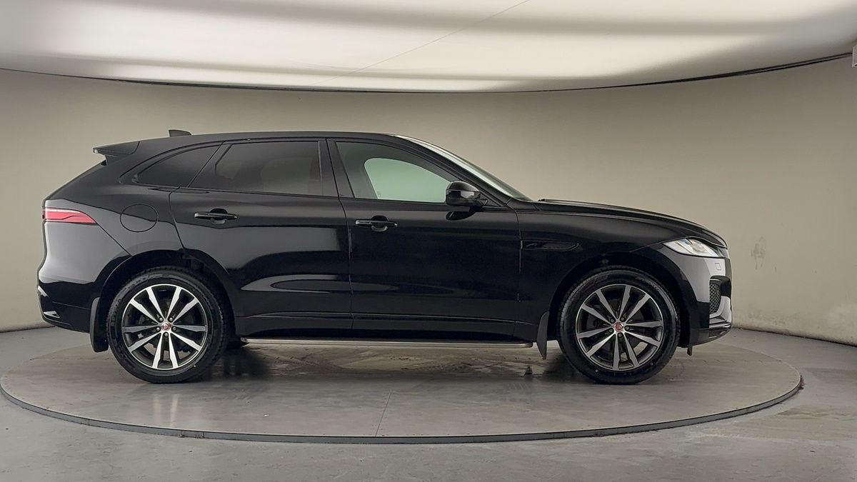 Jaguar F-PACE Image 16