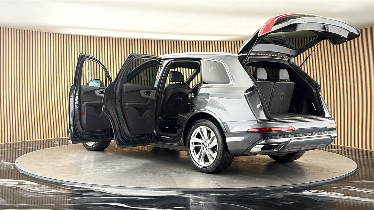 More views of Audi Q7