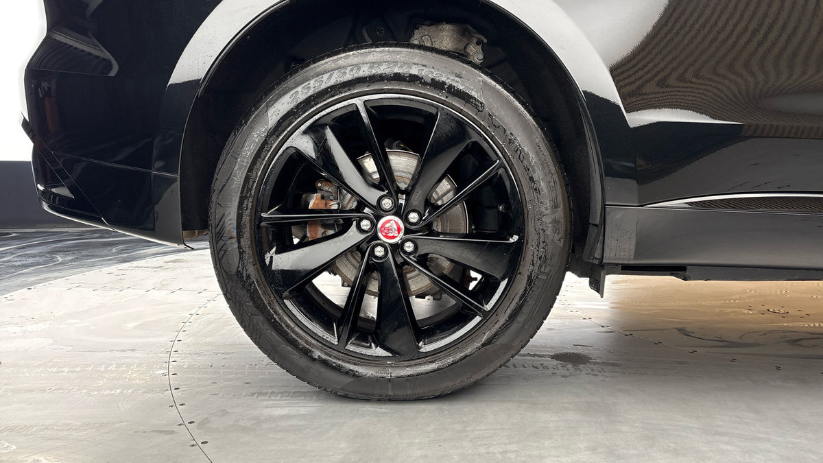 Jaguar F-PACE Image 10
