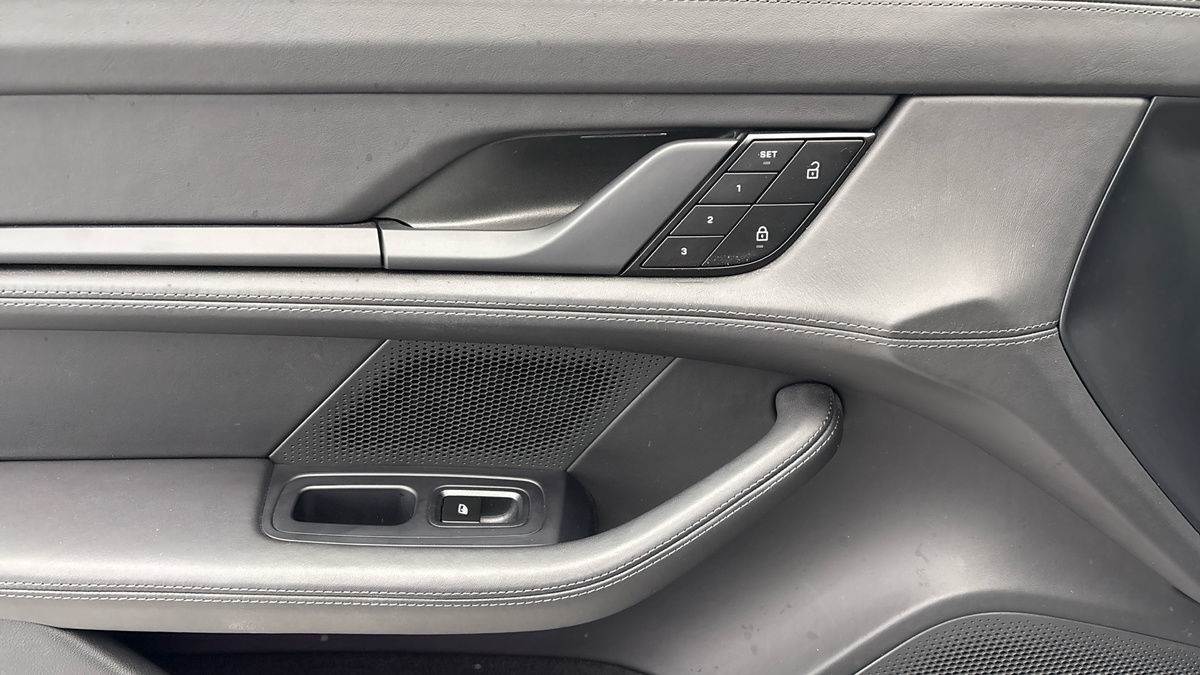 Porsche Taycan Image 19