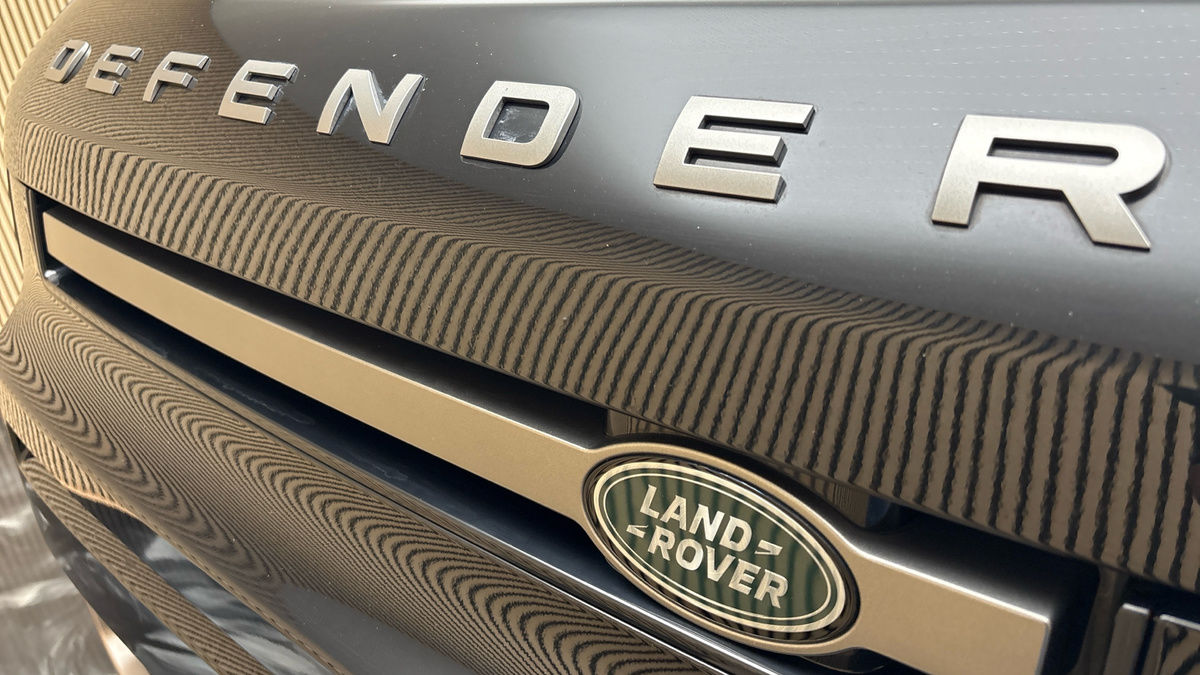 Land Rover Defender 130 Image 24
