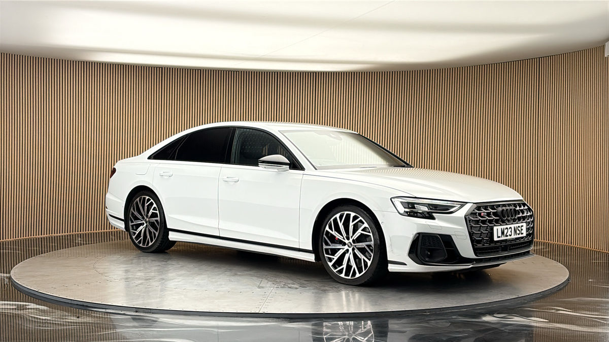 More views of Audi S8