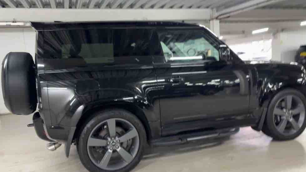 More views of Land Rover Defender 90