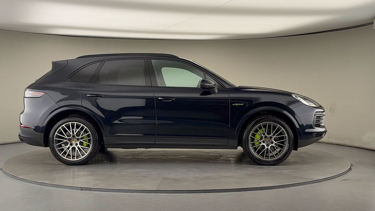 Porsche Cayenne Image 16