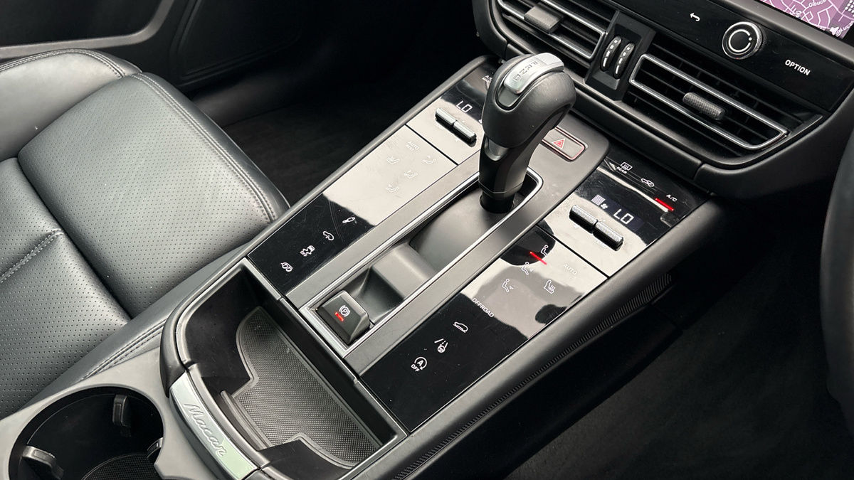 Porsche Macan Image 18