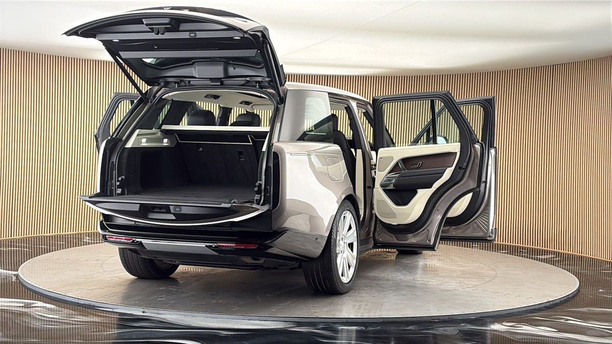 More views of Land Rover Range Rover