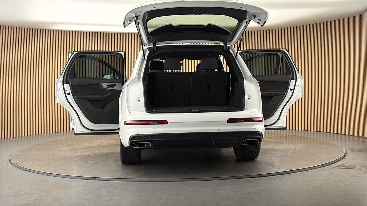 More views of Audi Q7