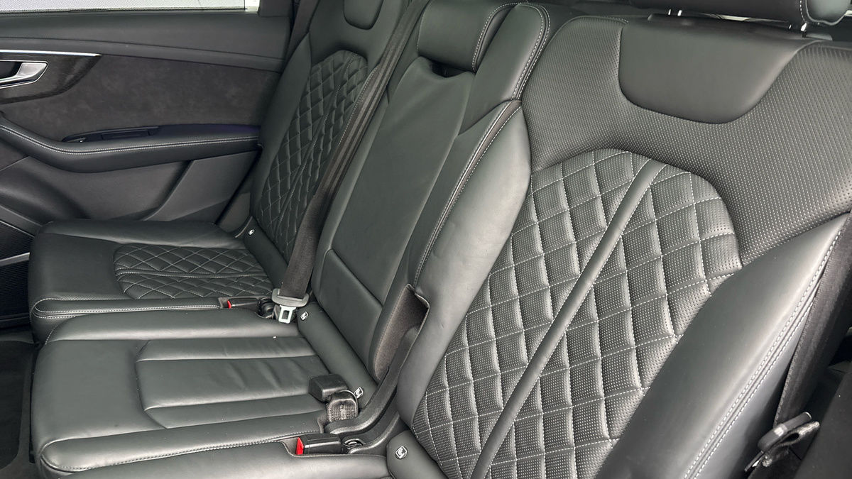 Audi Q7 Image 8