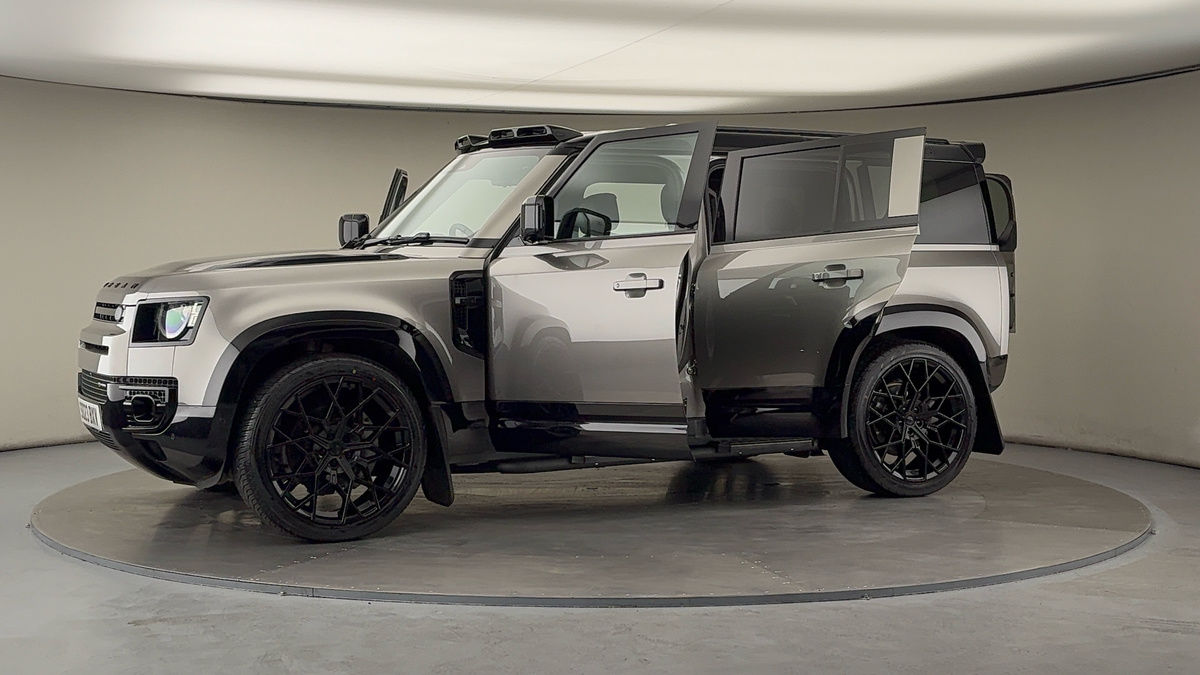 More views of Land Rover Defender 110