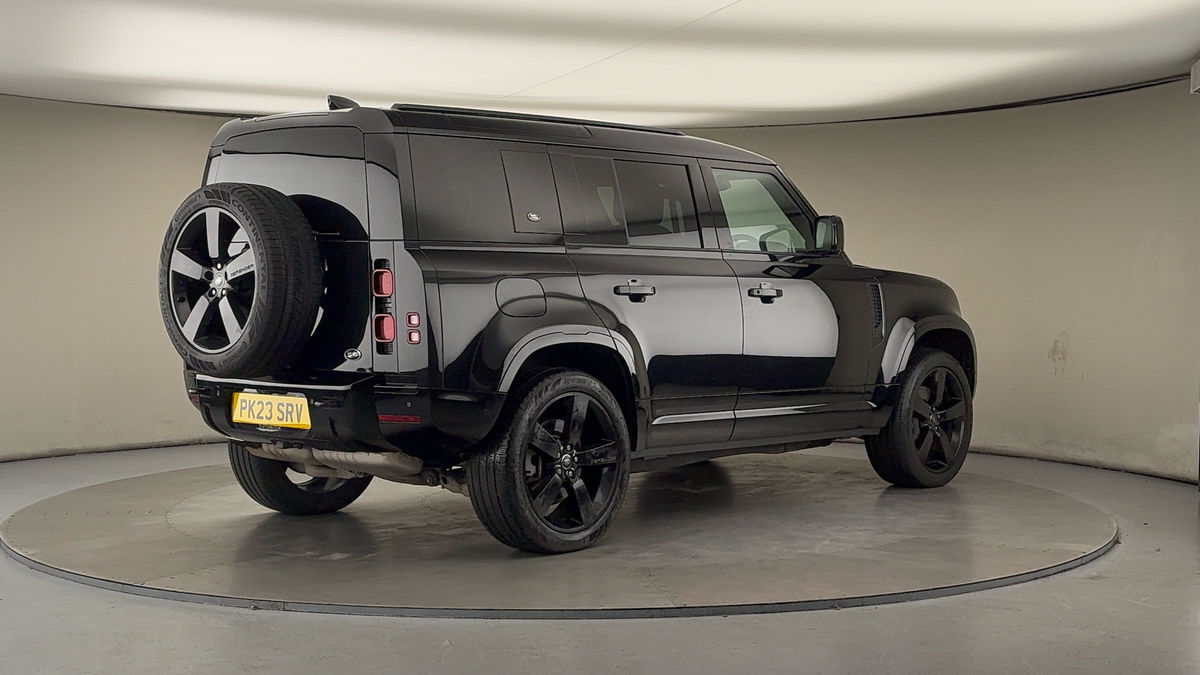 Land Rover Defender 110 Image 21