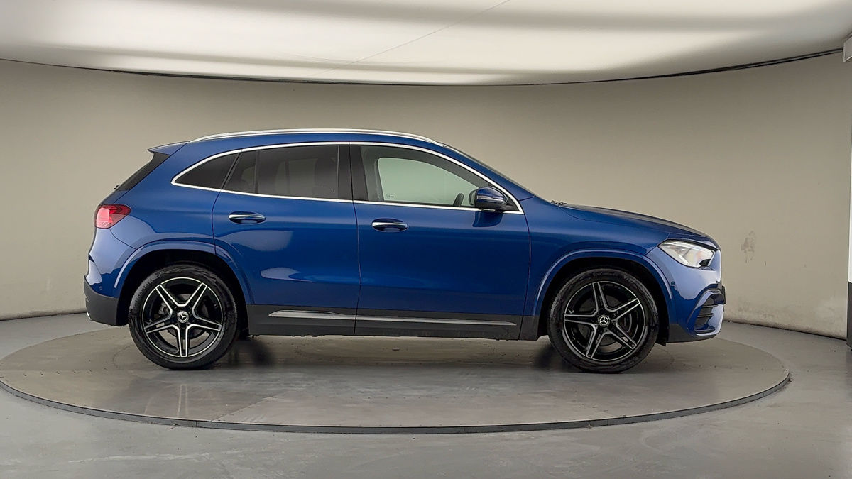 Mercedes-Benz GLA Image 16