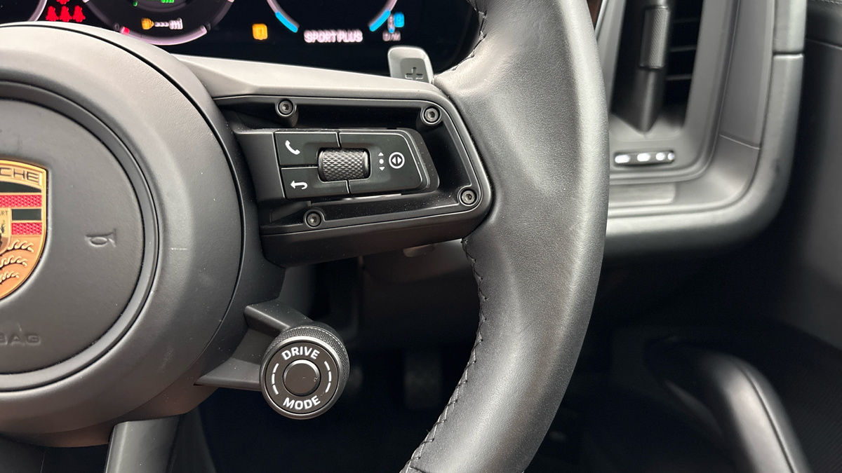 Porsche Cayenne Image 14